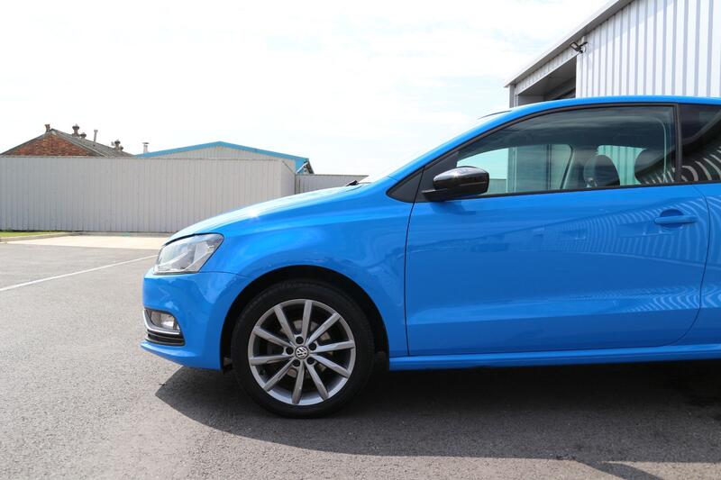 VOLKSWAGEN POLO