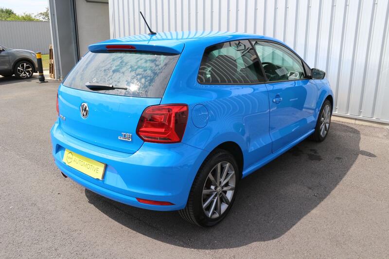 VOLKSWAGEN POLO