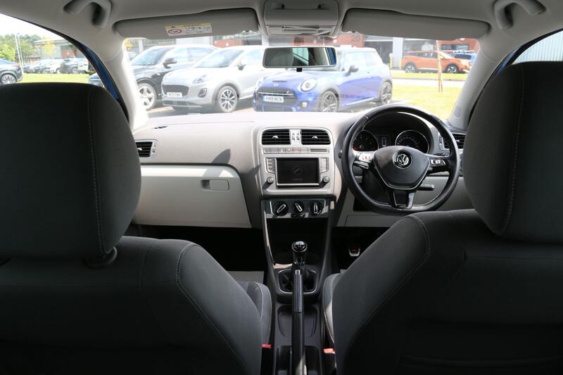 VOLKSWAGEN POLO