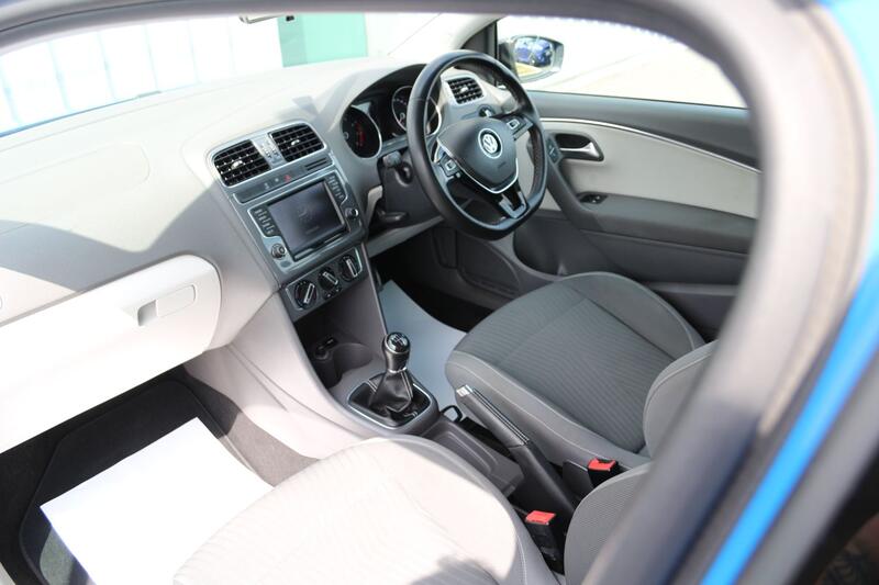 VOLKSWAGEN POLO