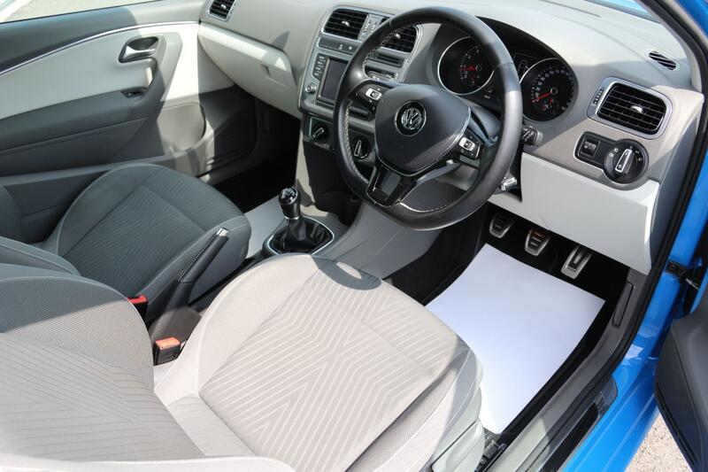 VOLKSWAGEN POLO