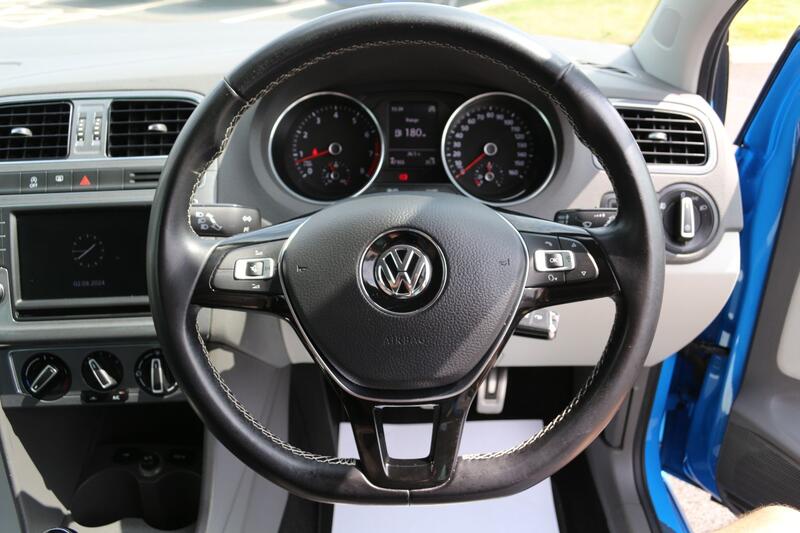 VOLKSWAGEN POLO
