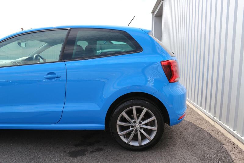 VOLKSWAGEN POLO