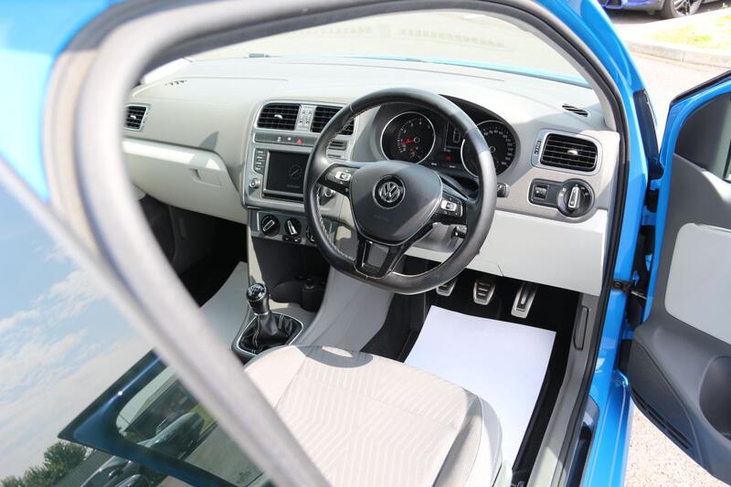VOLKSWAGEN POLO