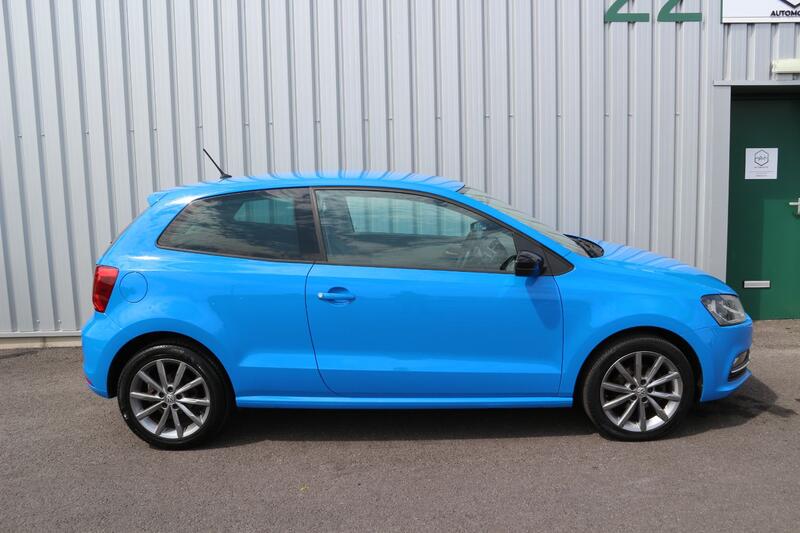 VOLKSWAGEN POLO